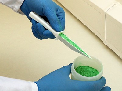 Одноразовые V-образные шпатели SteriWare® от компании Sampling Systems Одноразовые V-образные шпатели SteriWare® от компании Sampling Systems